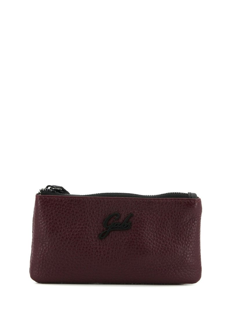 Borsetta in pelle bordeaux con superficie texturizzata, chiusura con zip e accento del logo nero. Design compatto per una facile portabilità e stoccaggio.