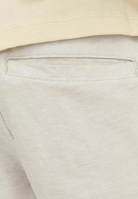 Jack & Jones Junior REGULAR FIT  - Shorts - crockery