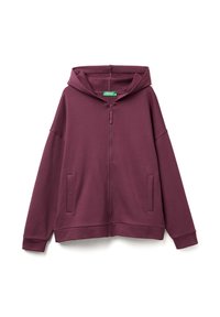 Sweatshirt zippé bordeaux en tissu doux avec une capuche, deux poches frontales et des poignets côtelés. Coupe décontractée et ample avec une texture lisse.