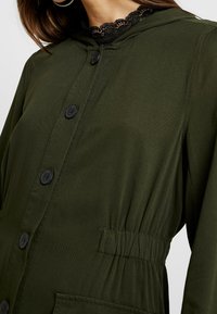 ONLY Chaqueta fina - khaki