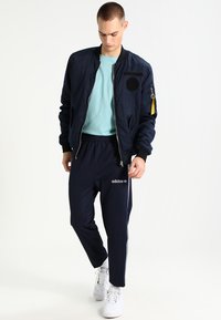 Urban Classics SHAPED LONG - Basic póló - blue mint