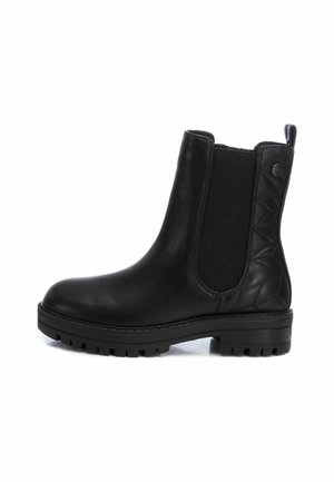 Stivale Chelsea nero con tomaia in pelle liscia, pannelli laterali elasticizzati, dettagli testurizzati e suola in gomma spessa.
