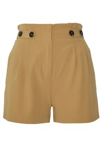 Pantaloni shorts alti color sabbia con una vestibilità sartoriale, dotati di pieghe e due bottoni neri sul cinturino. Tessuto con una texture liscia.
