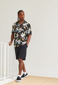 Urban Classics - AOP RESORT - Shirt - blacktropical Thumbnail Image 1