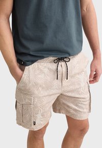 Světlé béžové cargo kraťasy s palmovým listem, elastickým pasem a šňůrkou na stáhnutí. Obsahují postranní kapsy a malou značkovou nálepku.