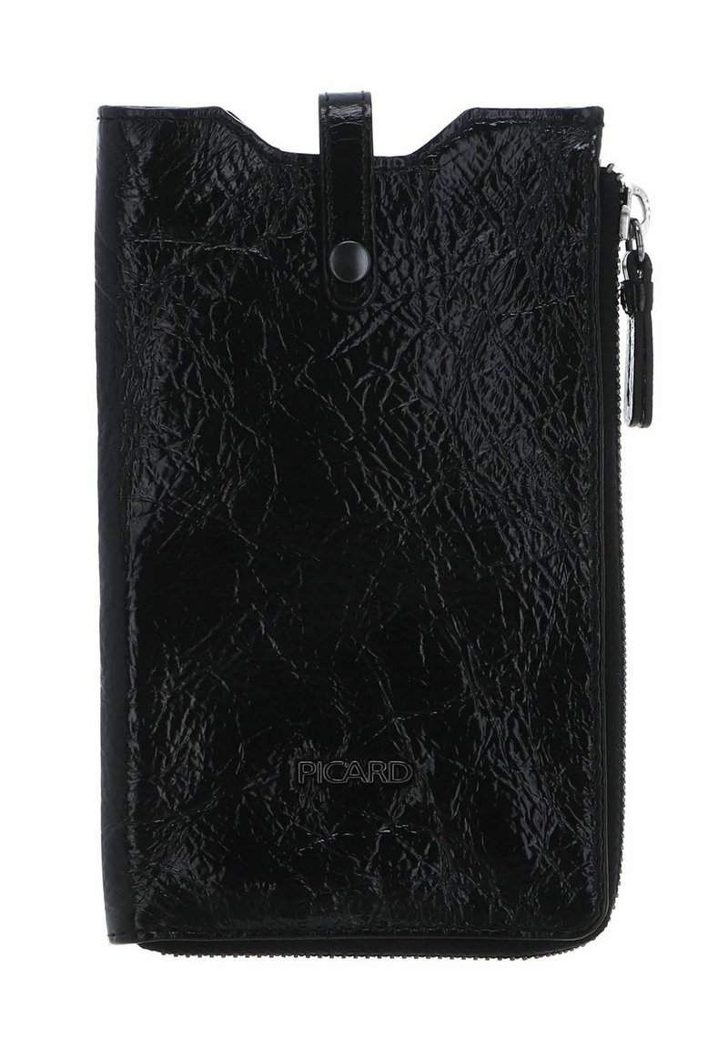 Portefeuille en cuir noir texturé avec une fermeture à glissière, un bouton-pression et un logo embossé. Présente une orientation verticale et une finition de surface lisse.