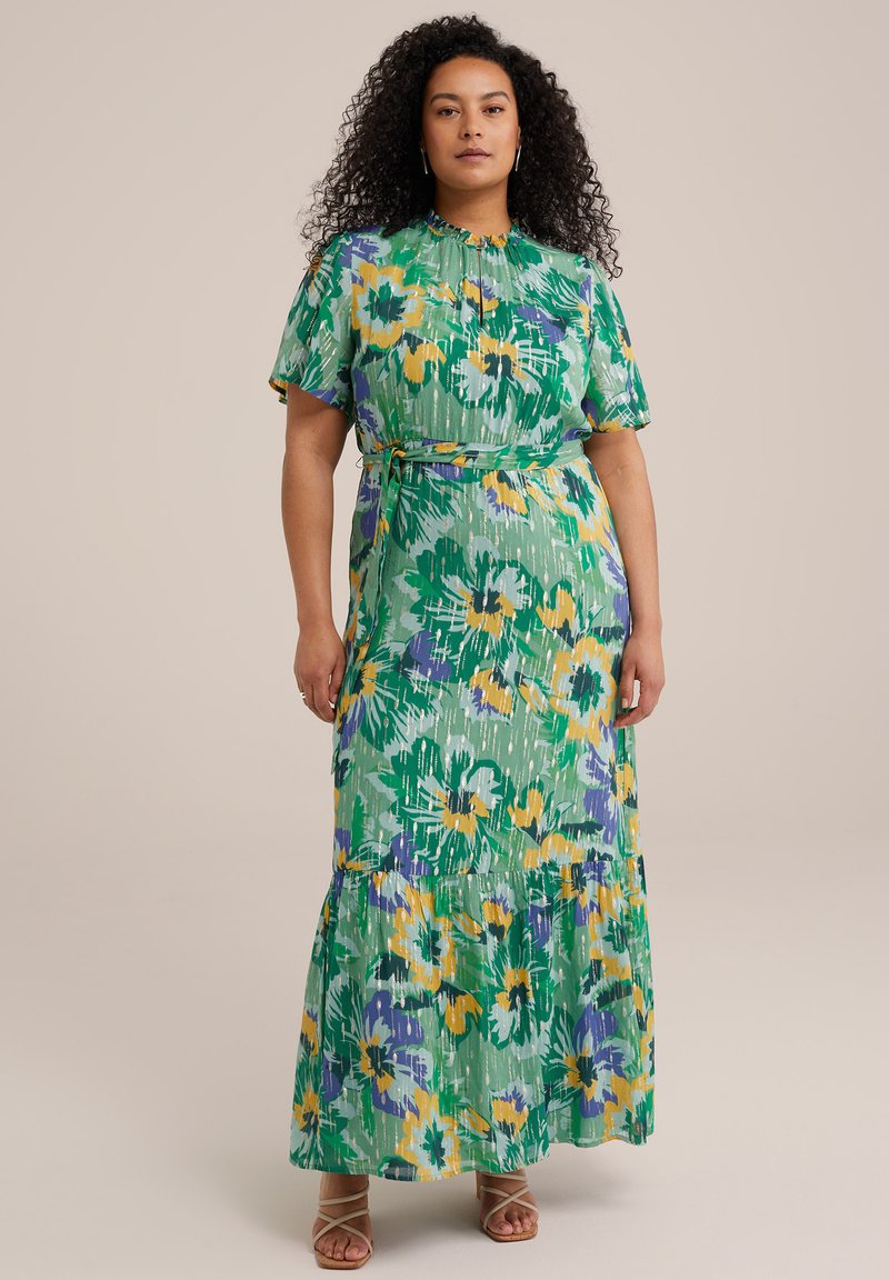 Robe maxi à motif floral vert avec des accents jaunes et violets, présentant une taille cintrée, des manches courtes et un design de jupe à volants.