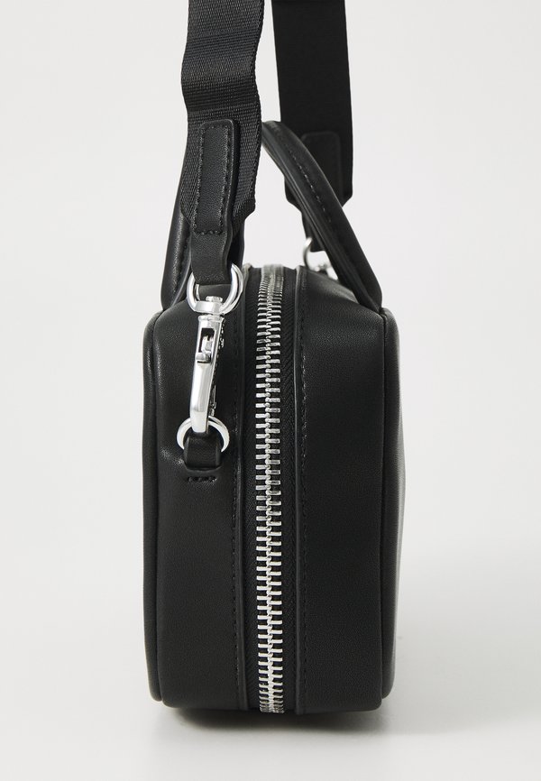 AMERICAN COOL TRUNK - Handbag2