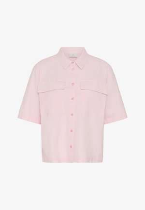 Cămașă scurtă cu mâneci scurte de culoare roz deschis, cu nasturi în față, două buzunare cu clapetă și guler ascuțit, afișată pe un fundal alb simplu.