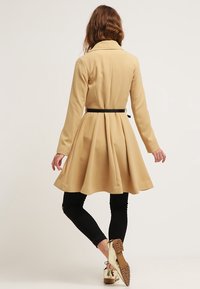 Miss Selfridge Cappotto classico - camel