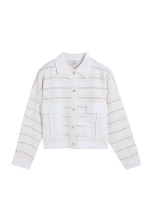 Chaqueta blanca de manga larga con botones, con rayas horizontales doradas, dos bolsillos delanteros y cuello.