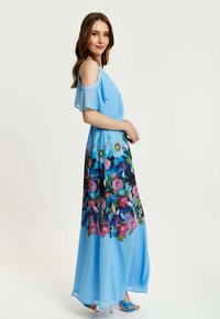 Liquorish FLORAL PRINT WITH FRILL DETAILS IN  - Maxi dress - blue
