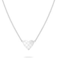Zilveren hartketting met een gestructureerd ontwerp, voorzien van een schakelkettinkje en een geometrisch patroon van kleine cirkels.