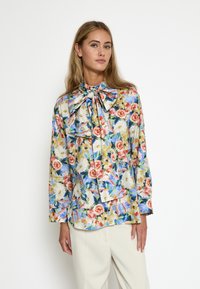 / DSCAMILLA BOW  - Užsagstoma palaidinė - bog sand print