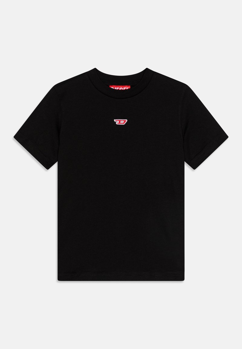 Svart kortärmad t-shirt med rund halsringning, med en liten röd och vit logotyp centrerad på bröstet.