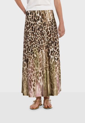 Maxinederdel med brun og grøn leopardprint på et silkeagtigt materiale, med et flydende design og en nederkant over anklerne.