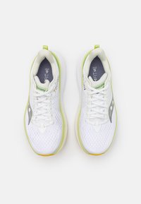 Saucony GUIDE 17 - Katujuoksukengät - white/fern
