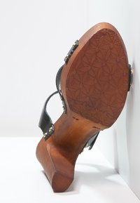 MAI PIÙ SENZA Sandaletter - black