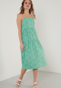 LELA REGULAR FIT - Džersejové šaty - benetton color