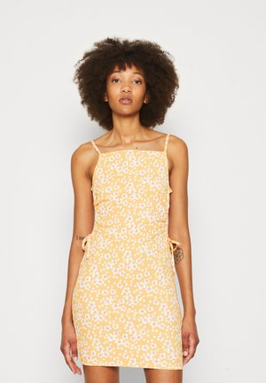 Pieces PCHYLMU DRAWSTRING MINI DRESS - Φόρεμα σε ίσια γραμμή - golden yellow