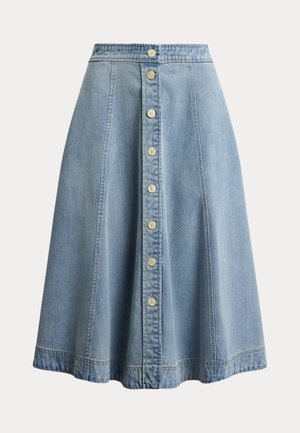 Lichtblauwe denim A-lijn rok met hoge taille, knoopsluiting aan de voorkant en zichtbare verticale naden, tot op de knie.