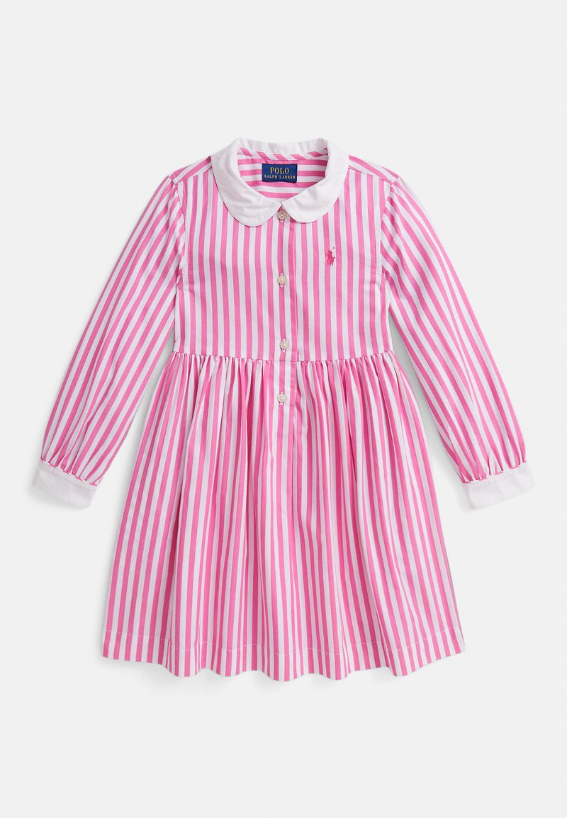 Rochie cu dungi roz și albe, mâneci lungi, guler clasic, nasturi în față și talie adunată. Are un mic emblemă cu logo.