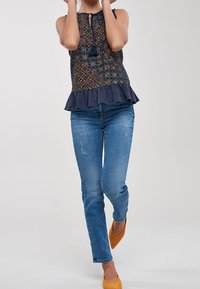 Next Top - blue