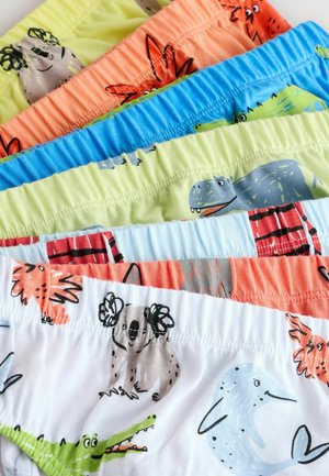 Set aus sieben Baumwoll-Unterwäsche mit bunten Tiermotiven. Die Farben umfassen Orange, Blau, Grün, Gelb und Weiß mit verschiedenen Drucken.