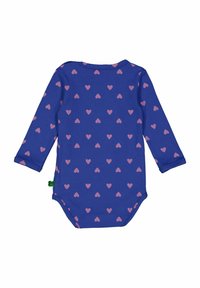 Bodysuit s dlouhým rukávem z modrého bavlněného materiálu, se vzorem růžových srdíček. Rybí textura s patentkami na spodní části. Zelená visačka na boku.