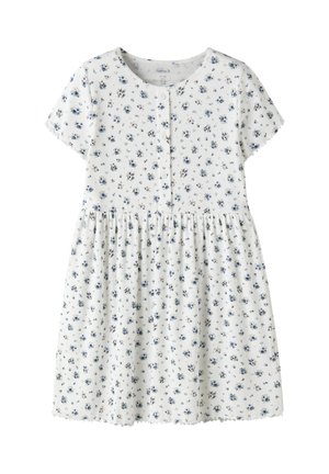 Weißes kurzärmeliges Kleid mit blauem Blumenprint, vorne geknöpft, mit geraffter Taille und wellenförmigen Abschlüssen an Ärmeln und Saum.