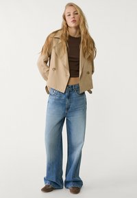 Stradivarius SHORT FLOWING - Blazer - stone