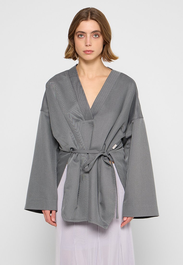 REMAIN Tuniek graniet