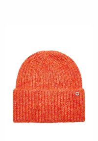 Gestrickte Mütze in lebhaftem Orange mit Rippstruktur, ausgestattet mit einem umgeschlagenen Bündchen und einem kleinen metallischen Akzent an der Seite.