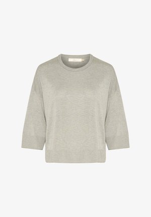 Hellgrauer Pullover aus weichem Strickstoff, mit rundem Halsausschnitt und Dreiviertelärmeln mit Rippbündchen und -saum.