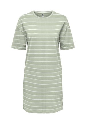 Lysegrøn kortærmet kjole med hvide horisontale striber, rund hals og små sideslids nederst.
