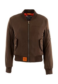 Giacca bomber marrone con colletto, polsini e orlo a coste, zip frontale, tasche a patta, tasca con zip sulla manica e foderatura interna arancione.
