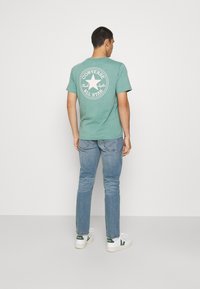 Redefined Rebel DETROIT REGULAR FIT - Calças de ganga de perna direita - light blue