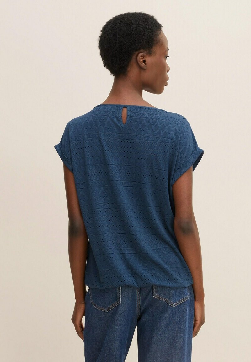 Damen T-Shirts | TOM TAILOR MIT LOCHSTICKEREI T-Shirt print midnight sail/dark-blue denim - EM86647 Damen T-Shirts | TOM TAILOR MIT LOCHSTICKEREI T-Shirt print midnight sail/dark-blue denim - EM86647