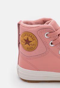 Converse CHUCK TAYLOR ALL STAR BERKSHIRE BOOT  - Sneakers alte - rust pink/pale putty