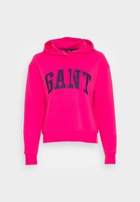 Felpa rosa con cappuccio e fitting ampio. Presenta un logo "GANT" in contrasto blu marino sul davanti. Tessuto morbido con polsini a coste.
