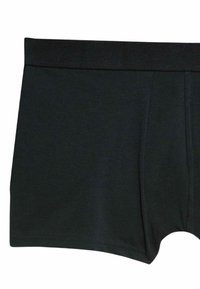 Boxer breves de algodón negro con una textura suave, cinturilla elástica y piernas cortas. Detalles de costura en la parte delantera y trasera.