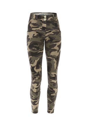 Naisten korkeavyötäröiset kapeat housut, joissa on vihreä, ruskea ja beige naamiointikuviointi sekä kaksi etupainiketta vyötäröllä.