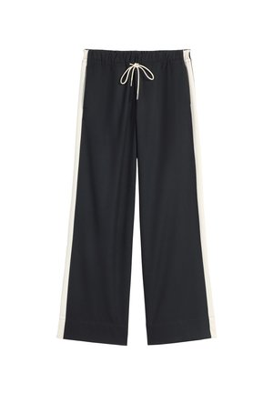 Zwarte wijde broek met witte zijkanten en witte trekkoord bij de elastische tailleband, plat gelegd.