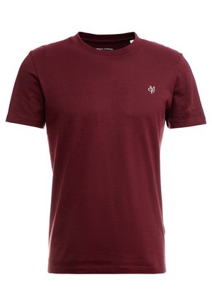 Bordeaux kortærmet t-shirt lavet af blødt stof, med rund hals og et lille logo på venstre bryst område.