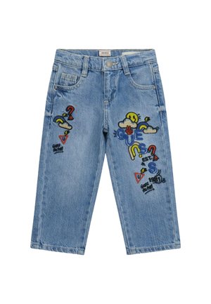 Jean en denim bleu clair avec une coupe ample, comportant des graphiques colorés brodés, incluant des nuages, des symboles et du texte sur le devant.
