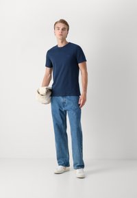 BOSS TALES - Tricou basic - open blue