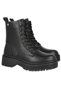 Botas de tobillo de cuero negro con punta redonda, cierre de cordones en la parte delantera y suela de goma gruesa con textura antideslizante y acentos metálicos.
