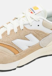 New Balance U997R UNISEX - Trainers - dolce sandstone