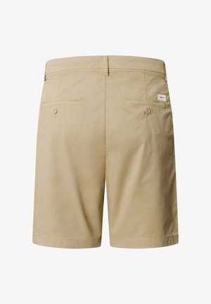 Beige heren shorts met riemlussen, twee achterzakken met knopen en een klein rechthoekig stoffen label aan de rechterkant.