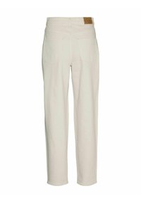 Jean beige à jambes droites vu de dos avec deux poches arrière et un patch de marque en cuir marron sur la ceinture.